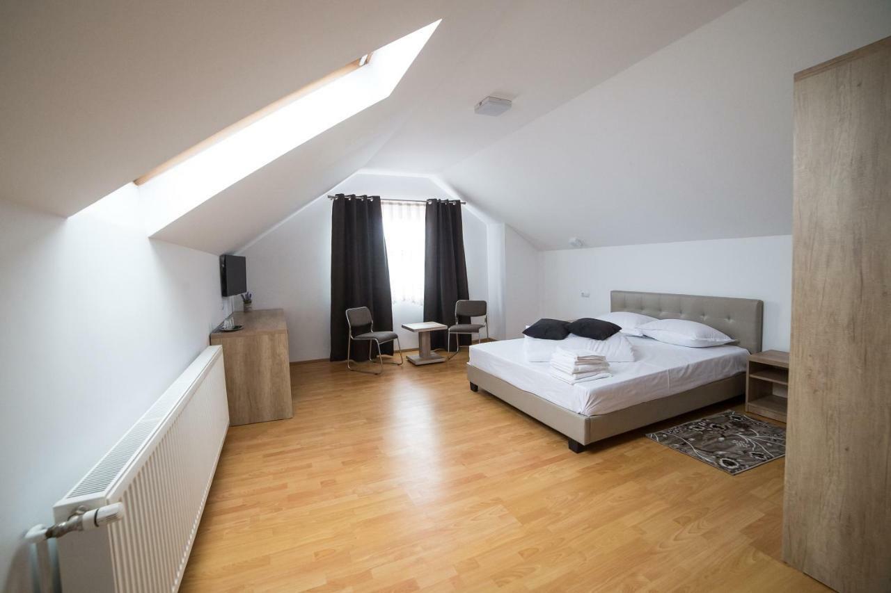 Hotel Casa Burduhos Kimpulung Mołdawski Zewnętrze zdjęcie