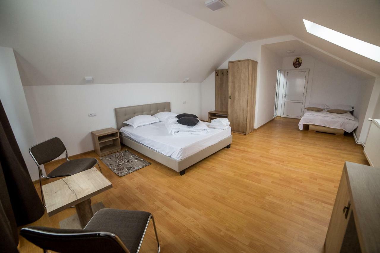 Hotel Casa Burduhos Kimpulung Mołdawski Zewnętrze zdjęcie